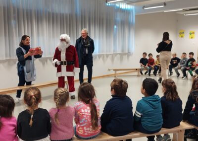 Le Père Noël et M. le Maire à l'école Piquepeyre
